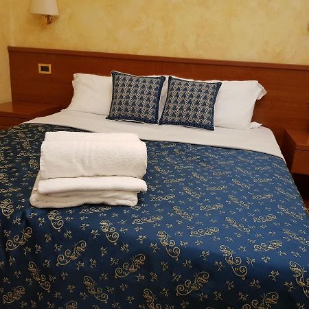 Rainbow Guest House ローマ エクステリア 写真
