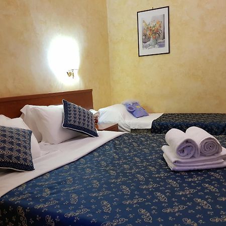 Rainbow Guest House ローマ エクステリア 写真