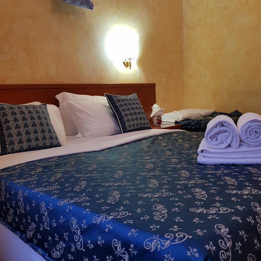 Rainbow Guest House ローマ エクステリア 写真