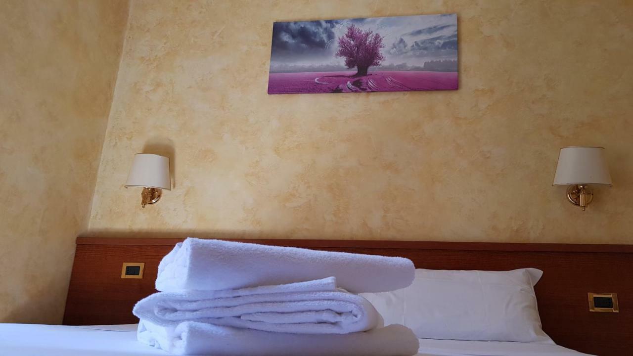 Rainbow Guest House ローマ エクステリア 写真